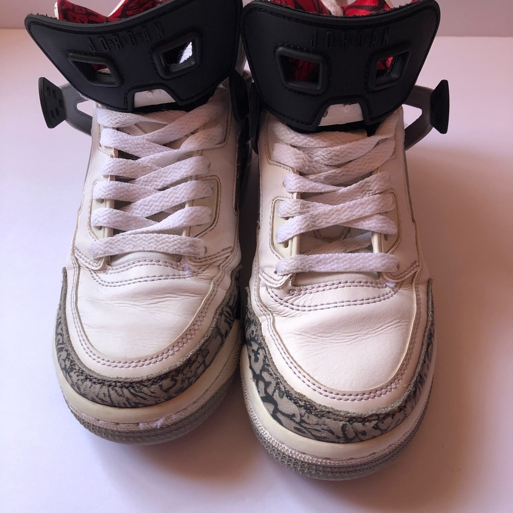 Nike Jordan White Cement size 5y